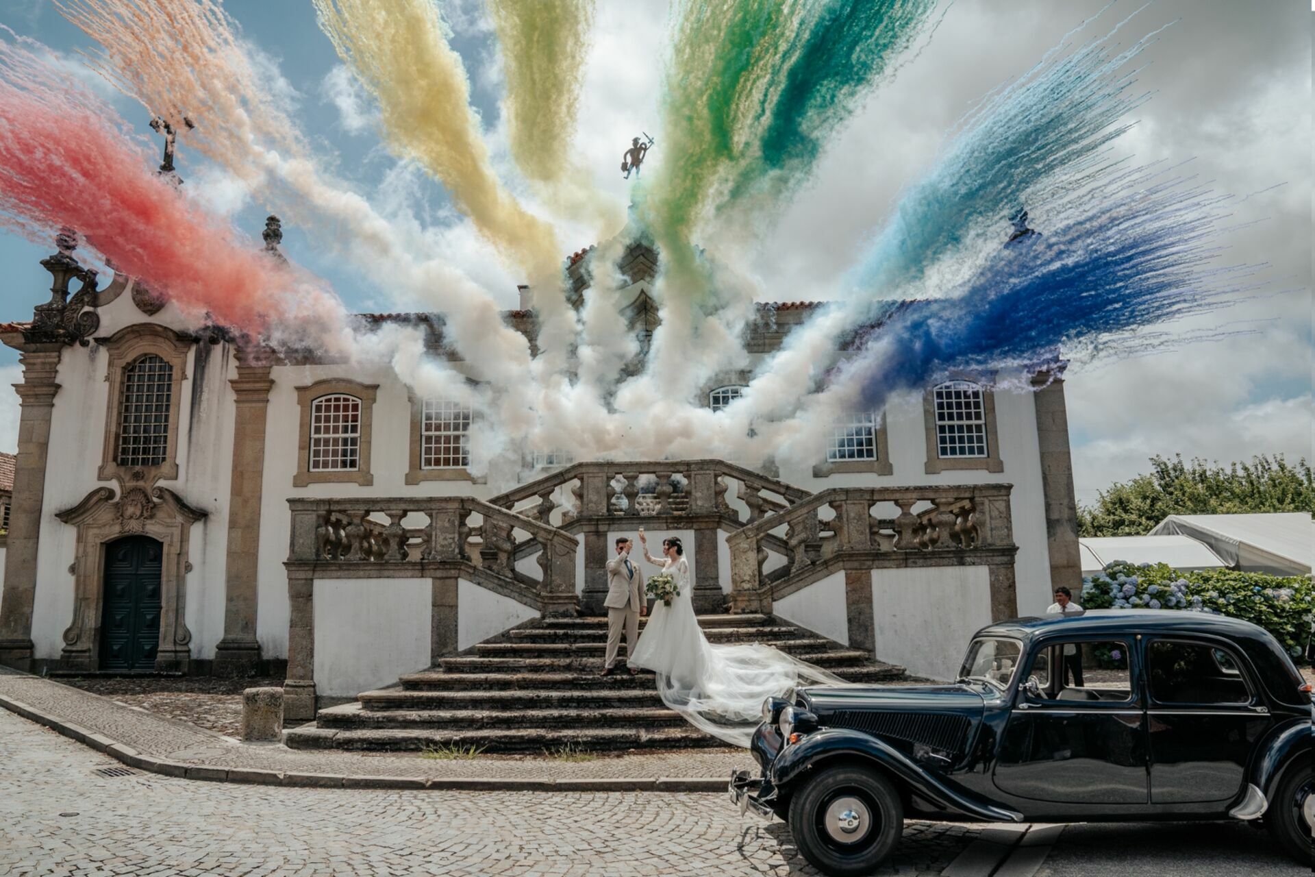 Casamento no Solar de Vilar com fumos coloridos